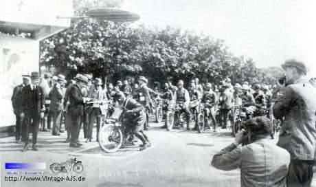 Howard Davies am Start der Senior TT 1922