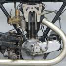AJS Modell E7 von 1925. Hier zu sehen ist der Mousetrap Vergaser und die Fußschaltwippe.