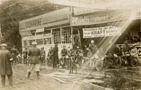 Startaufstellung zum Frühjahrsrennen der Ausweisfahrer auf der Solitude 1930