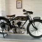 AJS Modell E5 mit Felgenbremse in perfekt restauriertem Zustand in einem englischen Museum